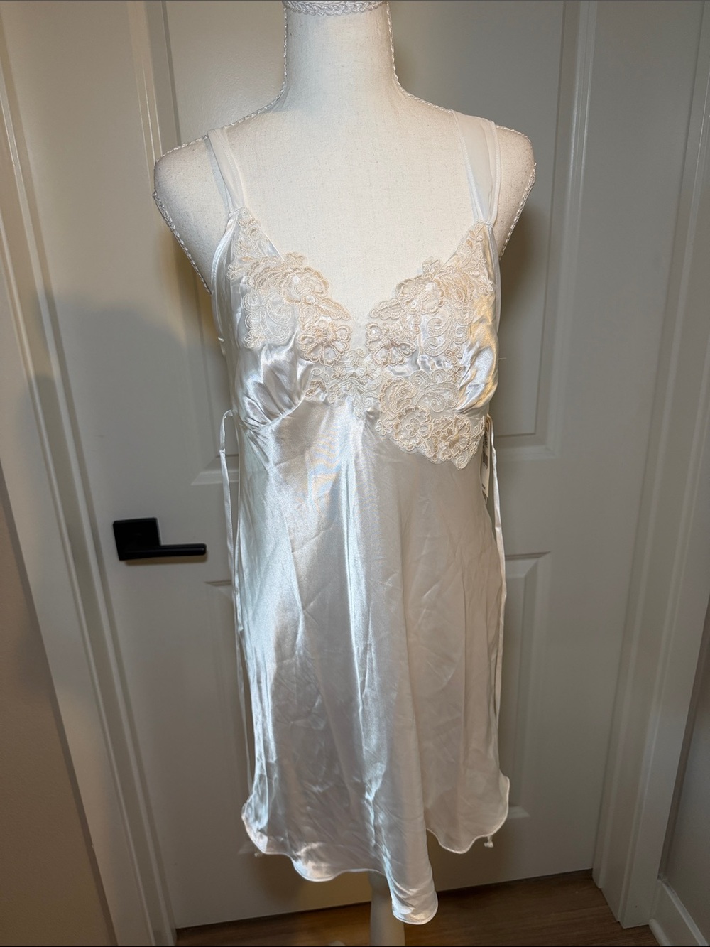 Linea Donatella Ivory Satin Lace-Trim Chemise - Picture 6 of 13